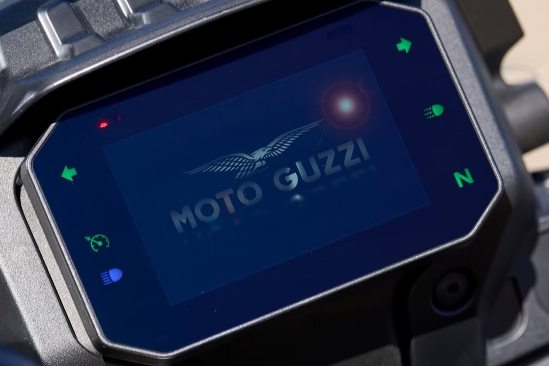 Piaggio_Elektronische-Geraete_2026_teaser_01
